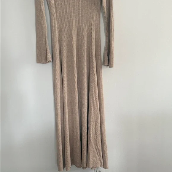 Quiet Luxury Tan Long Sleeve Knit Maxi Dress - Picture 5 of 10